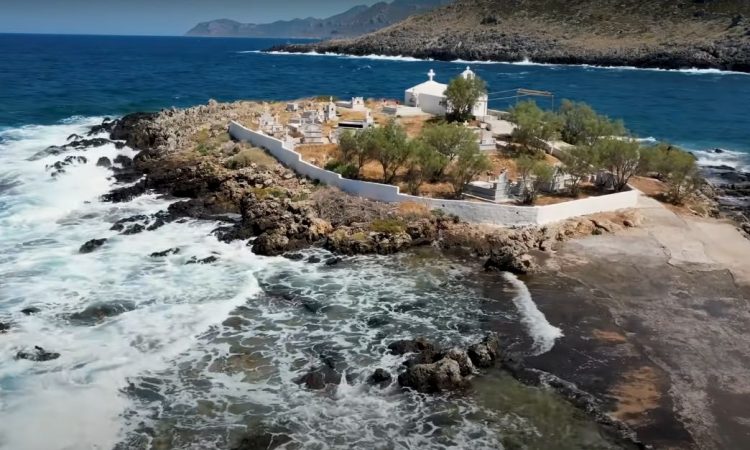 «Το νησί των νεκρών» βρίσκεται στην Πελοπόννησο – Προορισμός των «ανήσυχων» ταξιδιωτών