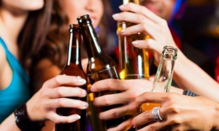Βουλιαγμένη: «Ένιωσαν ότι τα ποτά είναι “μπόμπα”», λέει μαθήτρια – Τι έδειξε έρευνα της Ασφάλειας