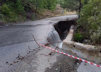 Μεγάλες οι καταστροφές που άφησε πίσω του ο Daniel στο Αμπελοχώρι | Κατεστραμμένο παραμένει το οδικό δίκτυο