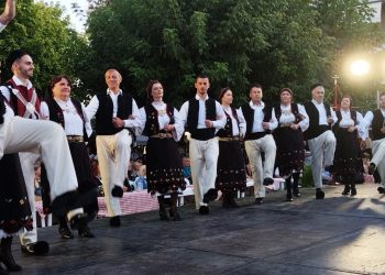 Μάγεψε τους Τρικαλινούς το 2ο Φεστιβάλ Παραδοσιακών Xορών του Συλλόγου Αργιθεατών Τρικάλων