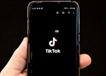 Αυτή είναι η νέα απάτη μέσω TikTok – Πώς μπορούν να σας μπλέξουν σε ξέπλυμα μαύρου χρήματος