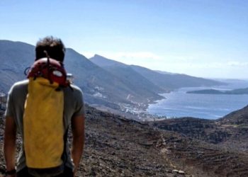 Εξερευνώντας τα εντυπωσιακά σπήλαια της Αμοργού