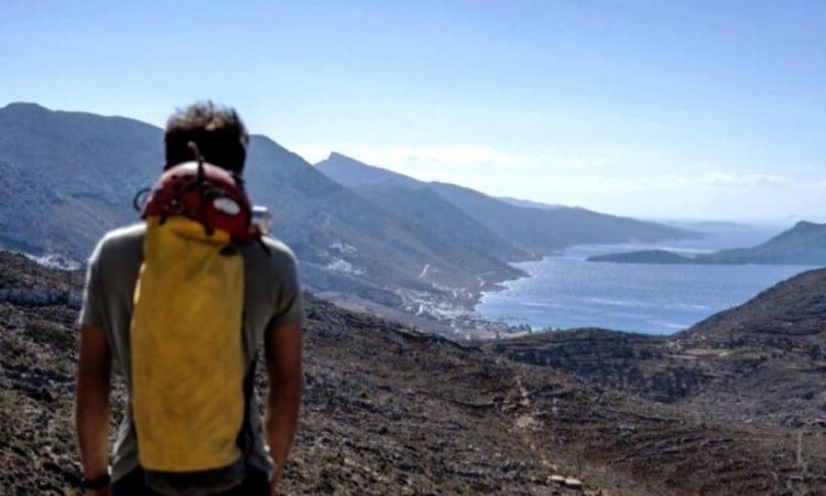 Εξερευνώντας τα εντυπωσιακά σπήλαια της Αμοργού