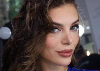 Κωνσταντίνα Σωτηρίου: Η Ελληνίδα δασκάλα που διακρίθηκε στις 20 ομορφότερες γυναίκες στον κόσμο [εικόνες]