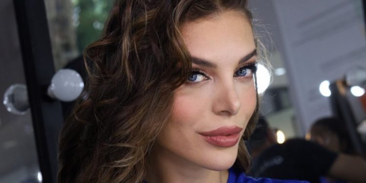 Κωνσταντίνα Σωτηρίου: Η Ελληνίδα δασκάλα που διακρίθηκε στις 20 ομορφότερες γυναίκες στον κόσμο [εικόνες]