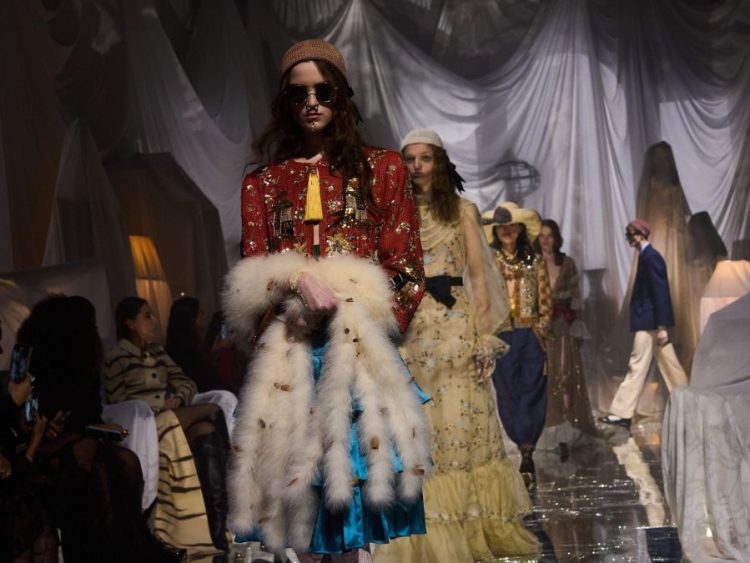 Τhe Gilded Age: Μήπως τα πρόσφατα fashion weeks έφεραν το τέλος του quiet luxury;