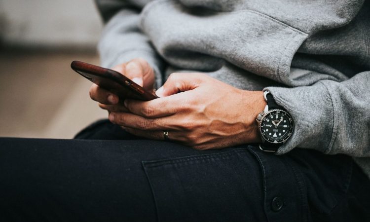 Πώς θα καταλάβετε ότι το κινητό σας έχει παραβιαστεί – Τι να προσέξετε