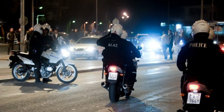 “Κόντρες” με μηχανές στα Τρίκαλα: Χειροπέδες σε ημεδαπό για επικίνδυνους ελιγμούς