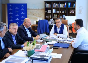 Συνάντηση Περιφερειάρχη Δημ. Κουρέτα με τον ΥΠΑΑΤ Κ. Τσιάρα για την ευλογιά στα ζώα