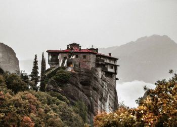 Το National Geographic καλεί σχεδόν 300 εκατ. κόσμο να επισκεφτεί τα Μετέωρα