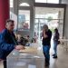 Μέλη και φίλοι του ΠΑΣΟΚ ψηφίζουν απο το πρωί για το νέο πρόεδρο