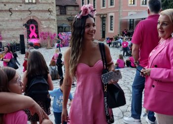 Η πόλη των Τρικάλων βάφτηκε ροζ στον Μύλο Ματσόπουλου για το Pink the City