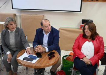 Τέχνη και Αλληλεγγύη συναντήθηκαν στα σχολεία της Φαρκαδόνας με τη θεατρική ομάδα των εκπαιδευτικών της ΔΔΕ Τρικάλων «θεατρικές διαΔΡΩμές»