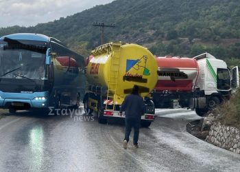 Σύγκρουση νταλίκας με λεωφορείο στην Τρυγόνα Καλαμπάκας