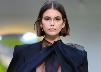 60s bob cut: Το καρέ που ταιριάζει σε κάθε πρόσωπο και δίνει extra όγκο στα λεπτά μαλλιά