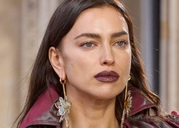 Burgundy kisses! 7 μπορντό κραγιόν για να πετύχεις το πιο εντυπωσιακό & festive μακιγιάζ