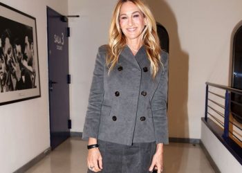 H Sarah Jessica Parker επαναδημιουργεί το «i am drunk at Vogue» σύνολο της Carrie