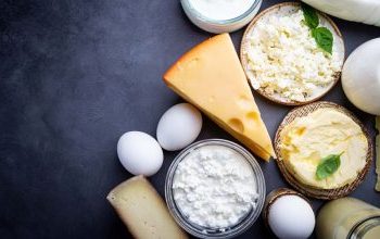 Το τυρί που δυναμώνει τα οστά χωρίς να ανεβάζει τη χοληστερόλη – Ένα κομμάτι την ημέρα αρκεί