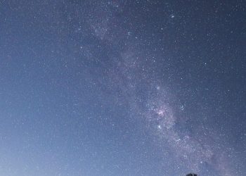 Γάλλοι ερευνητές παρήγαγαν αστρόσκονη στο εργαστήριο: Ένα βήμα προς την προέλευση της ζωής