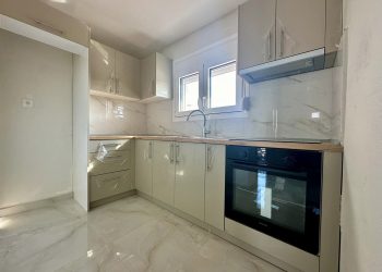 ΕΝΟΙΚΙΑΖΕΤΑΙ πλήρως ανακαινισμένο διαμέρισμα 5ου ορόφου, 45τμ, κοντά στα Δικαστήρια