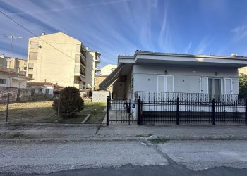 ENOIKIAZETAI μονοκατοικία 100τμ σε οικόπεδο 572τμ κοντά στο Μαιευτήριο