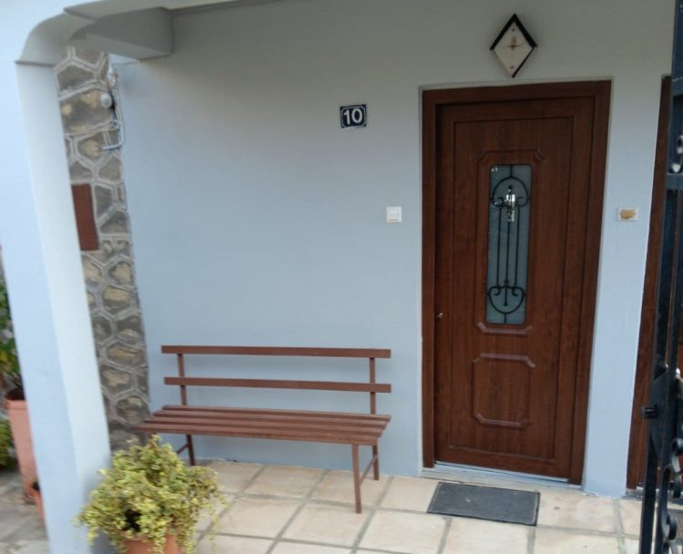 ΕΝΟΙΚΙΑΖΕΤΑΙ ανακαινισμένο διαμέρισμα ισογείου, 100τμ με αυλή, στο Μαρούσι