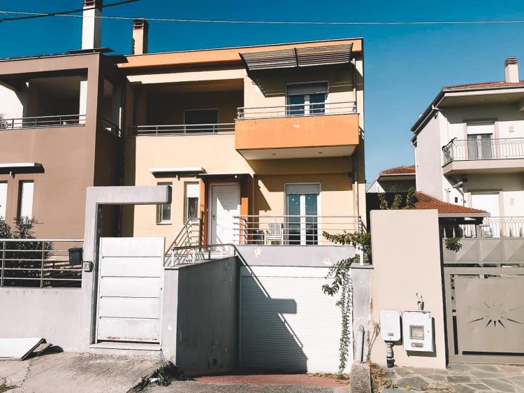 ΤΡΙΚΑΛΑ: ΠΩΛΕΙΤΑΙ μονοκατοικία 216τμ πολυτελούς κατασκευής