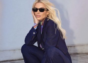 Παντελόνι καμπάνα: Το πιο κολακευτικό σχέδιο έγινε φέτος το νέο αγαπημένο της Κατερίνας Καινούργιου