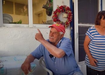 Ικαριώτης αποκάλυψε τον «μαγικό ζωμό» του νησιού: «Θεωρείται ένα από τα μυστικά για τη μακροζωία»