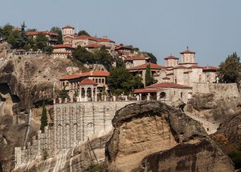 Η ιστορική μονή των Μετεώρων που τα «έβαλε» με τον Τζέιμς Μποντ