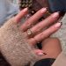 To twist στην κλασική λευκή γραμμή του γαλλικού manicure με 8 εναλλακτικά χρώματα