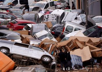 Οργή και απόγνωση στα λασπόνερα της Βαλένθια – Νέα κινητοποίηση του στρατού