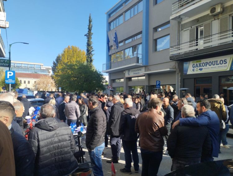 Εκλογές Επιμελητηρίου Τρικάλων: Μεγάλη συμμετοχή από νωρίς την Κυριακή