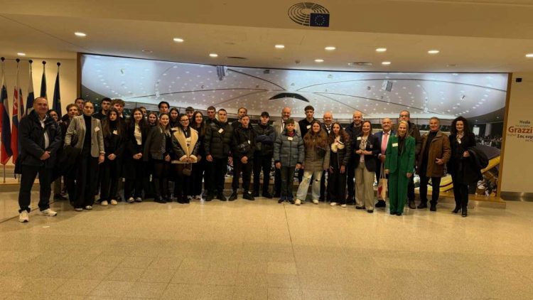Μια υπέροχη εμπειρία για τους μαθητές του Γενικού Λυκείου Φαρκαδόνας στο Ευρωπαϊκό Κοινοβούλιο