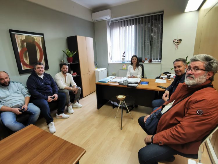 Διαβούλευση για το ωράριο τουριστικών καταστημάτων στα Τρίκαλα 