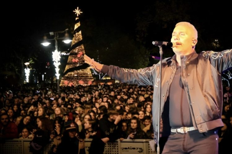 Με Στέλιο Ρόκκο το άναμμα του Χριστουγεννιάτικου Δένδρου στη Λάρισα σε μια μεγάλη συναυλία στην Κεντρική πλατεία την Τετάρτη