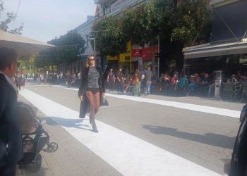 Σε πασαρέλα μεταμορφώθηκε η Ασκληπιού για street fasion show