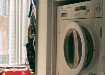Ποιο σαπούνι είναι καλύτερο για το σωστό πλύσιμο των ρούχων: Υγρό ή σκόνη, τι λένε οι ειδικοί