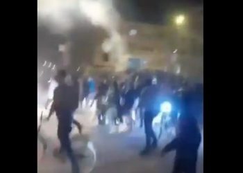 Συρία: Θηριωδίες των τζιχαντιστών – Κρεμάνε δημόσια συγγενείς του Άσαντ (Σκληρές εικόνες)