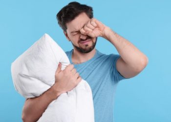 Αϋπνία: Το Νο1 πράγμα που δεν πρέπει ποτέ να κάνετε αν ξυπνήσετε στη μέση της νύχτας