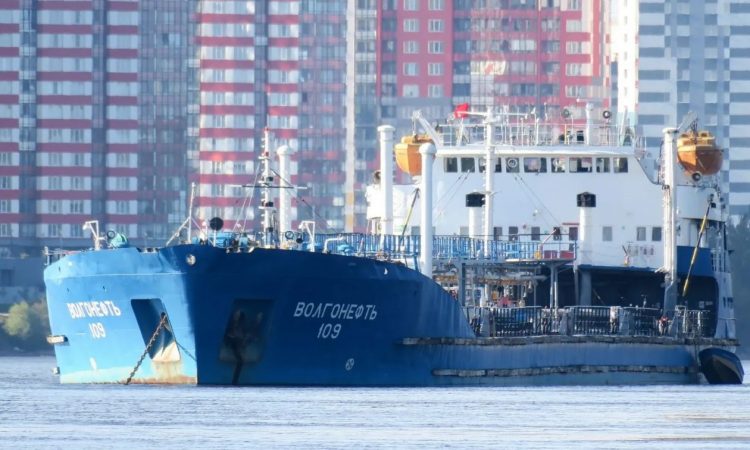 Ρωσία: Και τρίτο δεξαμενόπλοιο αντιμετωπίζει πρόβλημα – Φόβοι οικολογικής καταστροφής