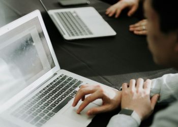 Κι όμως συνέβη: Εταιρεία δίνει έξτρα άδεια αν επικαλεστείτε «δυστυχισμένη ζωή»