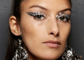 Editor’s Choice: 8 beauty προϊόντα με στρας, χρώμα και glitter για να λάμψεις τις γιορτές