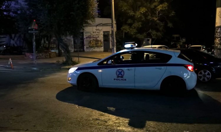 Λάρισα: Μαχαιρώματα έξω από μπαρ για τα μάτια μίας γυναίκας – Τραυματίσθηκε ένας 27χρονος