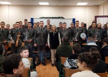 Χριστουγεννιάτικα κάλαντα και τραγούδια από τη ΣΜΥ στο ΕΝ.Ε.Ε.ΓΥ.-Λ. Τρικάλων