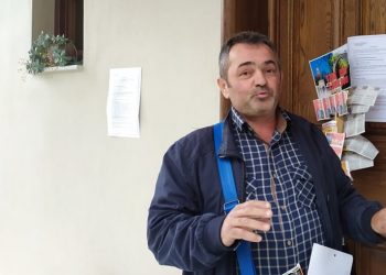 Οι Τρικαλινοί ποντάρουν στην τύχη κι αγοράζουν Πρωτοχρονιάτικο Λαχείο – “Ανατρεπτική” συνέντευξη με τον γνωστό Τρικαλινό λαχειοπώλη Κώστα Αθανασάκη