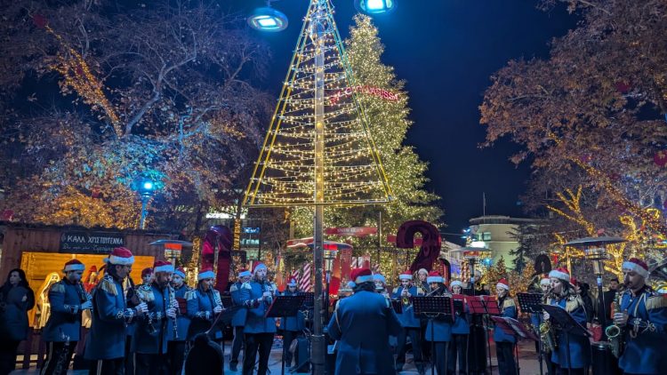 Larissa Santa City: Η πόλη στον ρυθμό των Χριστουγέννων με τη Φιλαρμονική, τις Λέσχες Πολιτισμού και το Στέκι του Άη Βασίλη