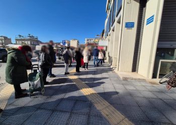 Ουρές στα ΑΤΜ των Τραπεζών για την αποπληρωμή των τελευταίων εκκρεμοτήτων του χρόνου που φεύγει