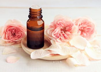 Ομορφιά για μαμάδες: DIY αποσμητικό τριαντάφυλλου για καθημερινή χρήση