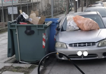 “Αυτοκίνητο-κάδος”: Οι πολίτες πήραν την κατάσταση στα χέρια τους στα Τρίκαλα